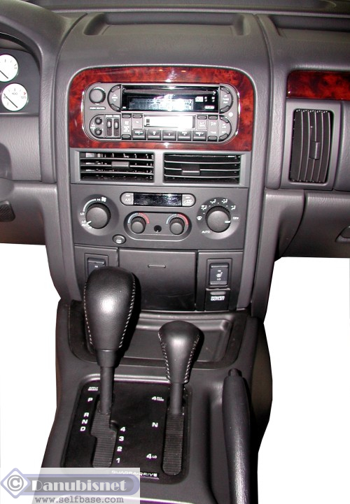 Jeep Grand Cherokee Ii Innenraum Informationen Fotos Und Daten Zu Turverkleidung Instrumententafel Und Vieles Mehr Selfbase Com