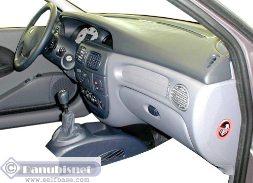 Renault Megane Innenraum Informationen Fotos Und Daten Zu Turverkleidung Instrumententafel Und Vieles Mehr Selfbase Com